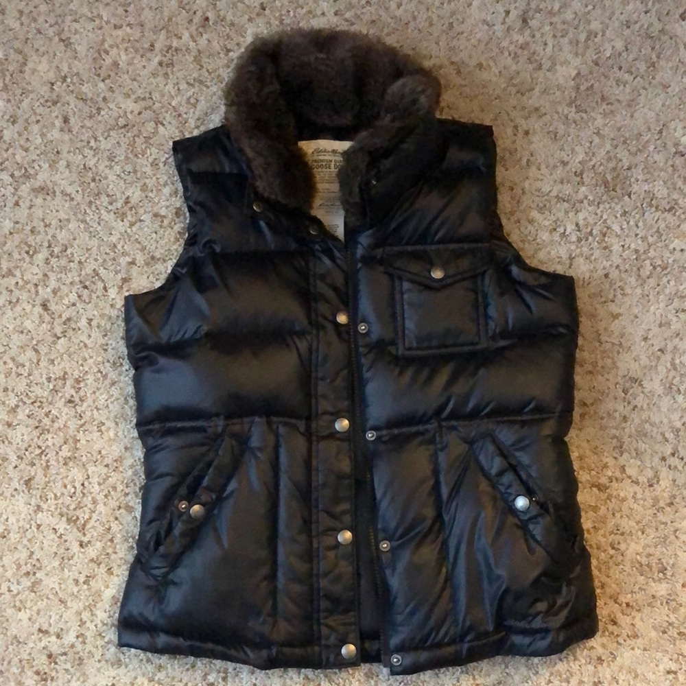 Down filled women’s puffer Vest with removable faux fur collar